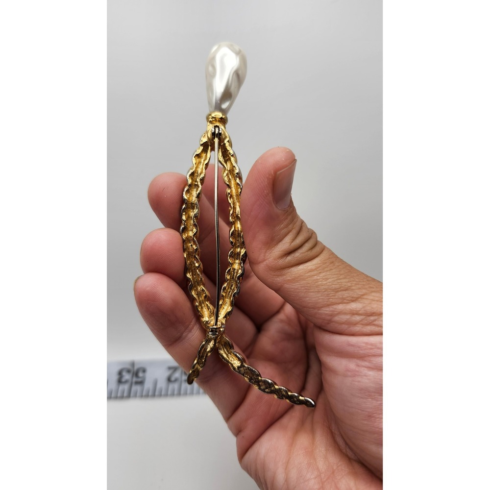 Faux Baroque Pearl Pin Brooch Comet Brushed Gold Tone Twisted Art Deco